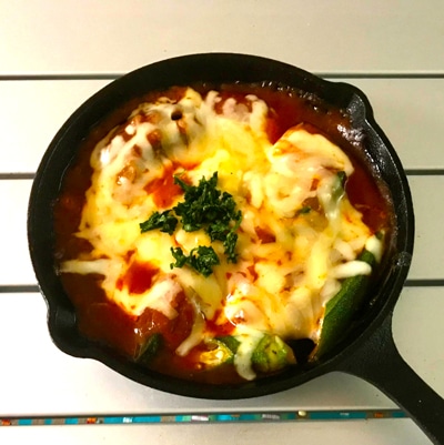 スキレットで作る！オクラとかぼちゃのミートソースグラタン風